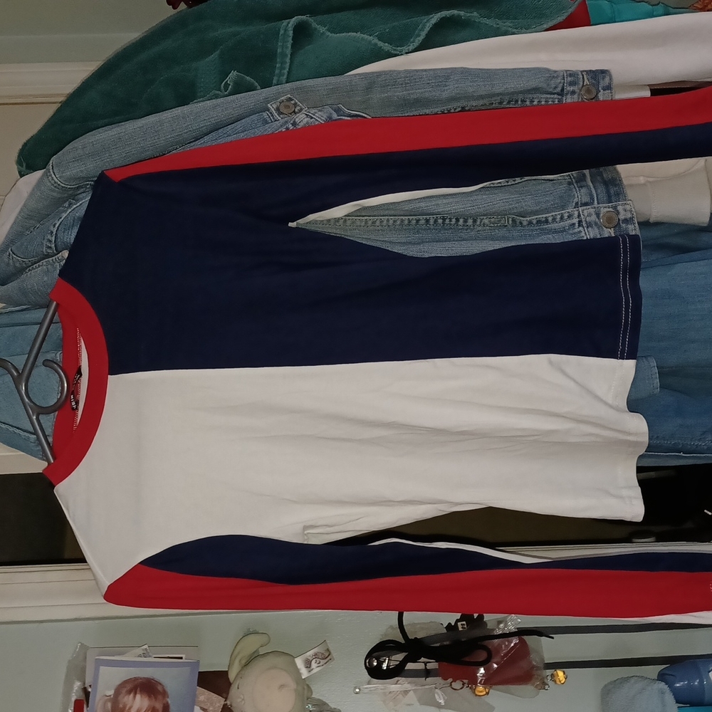 😀2/$12 New thin long sleeve - Picture 4 of 4